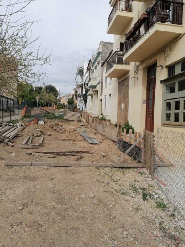 Άνω Πόλη, έργα, Δήμος, Αρχαίο Ωδείο, κάτοικοι, ταλαιπωρία, αγανάκτηση, καθυστερήσεις, αποκλεισμός, ανακαίνιση, ακίνητα, πρόσβαση, καταγγελία, ΕΝΦΙΑ, ΔΕΗ, νερό, αδιέξοδο, Σωτηριάδου, ζημιά, λύση