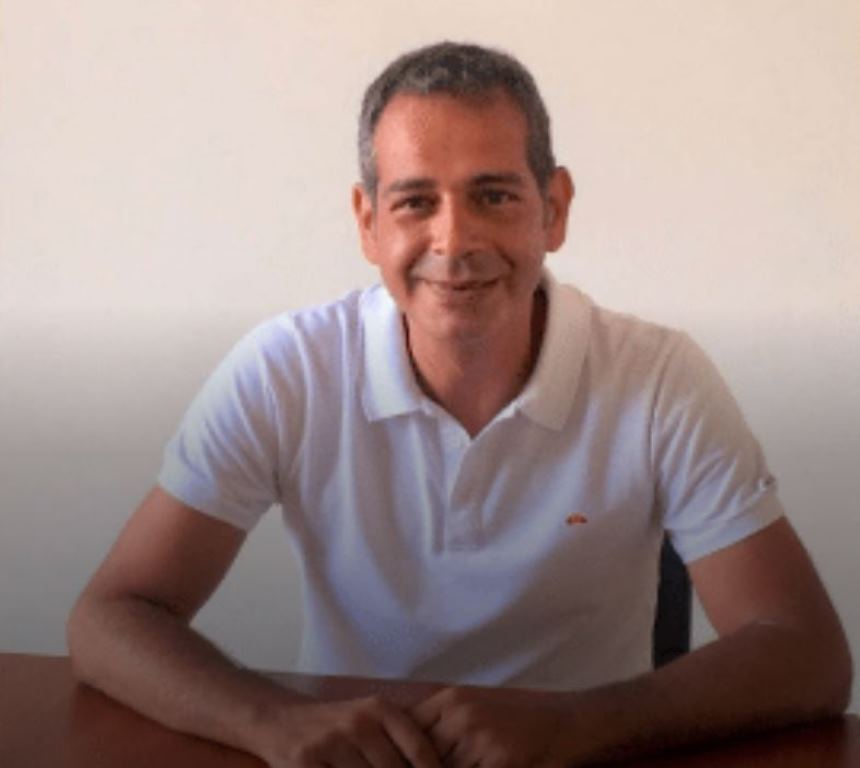 Άγγελος Ρέζος, Rezos Brands, Πάτρα, επιχειρηματίας, θάνατος, καρδιακό επεισόδιο, τρόφιμα, εισαγωγικό εμπόριο, καινοτομία, startup, επενδύσεις, Frigoglass, επιχειρηματική κοινότητα, Βιομηχανική Περιοχή Πατρών, εξαγωγές, Ελλάδα, κηδεία, επιχειρηματικότητα, Αχαΐα, οικογένεια, απώλεια, θλίψη, πρωτοπόρος, καινοτόμος, εργοστάσιο, ωσμωτική επεξεργασία, προϊόντα, διανομή, Ζάκυνθος, Κρήτη, Ηράκλειο, Αθήνα