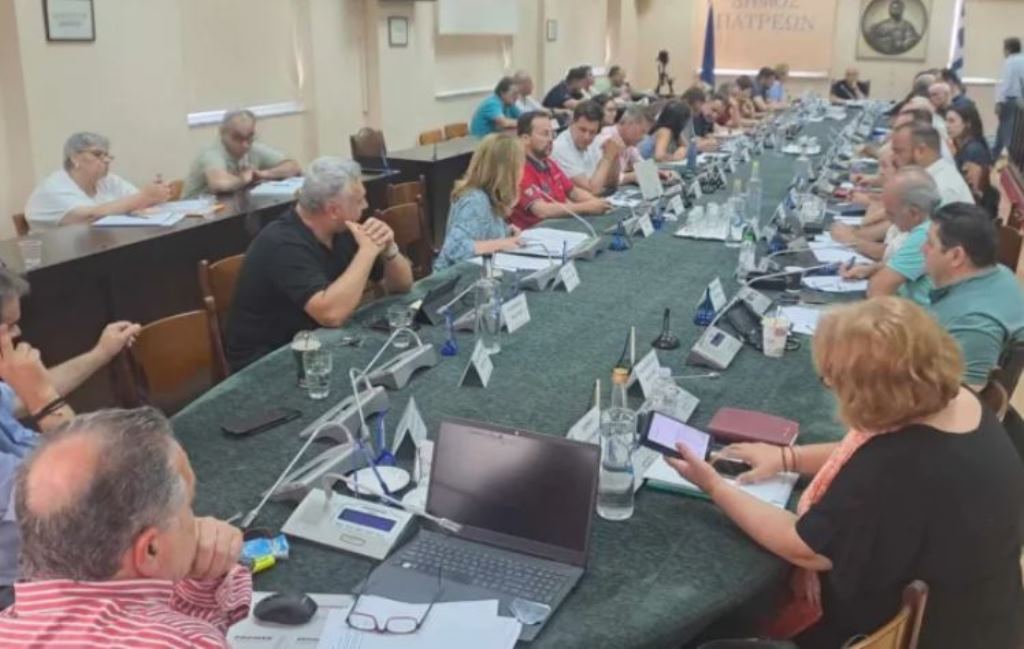 Δημοτικό Συμβούλιο Πάτρας, κατάσχεση λογαριασμών, οφειλές, δημότες, αντιπολίτευση, Κώστας Πελετίδης, Πέτρος Ψωμάς, Χρίστος Κορδάς, ένταση, αποβολή, πρακτικά, Κώστας Σβόλης, εργαλειοποίηση, οικονομική υπηρεσία, αντιδήμαρχος, ψέματα, διαγραφή χρεών, ευάλωτοι, Δήμητρα Σπηλιοπούλου, αντιδρομήσεις, κυκλοφοριακό, μελέτη, Βασίλης Αϊβαλής, δημοτική αστυνόμευση, Σχέδιο Βιώσιμης Αστικής Κινητικότητας