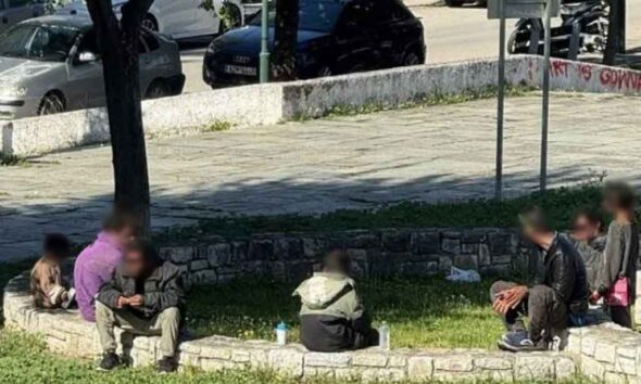 Πλατεία Κύπρου, Πάτρα, Ρομά, σκηνίτες, καταυλισμός, κάτοικοι Πάτρας, καταστηματάρχες, δημόσιος χώρος, καθαριότητα, επεισόδια, ανασφάλεια, παιδιά, παρέμβαση αρχών, πλατείες Πάτρας, κοινωνικά προβλήματα, δημόσια υγιεινή, Παναχαϊκή, Πάτρα αυτά που δεν λέγονται, υποβάθμιση περιοχής, τοπική κοινωνία