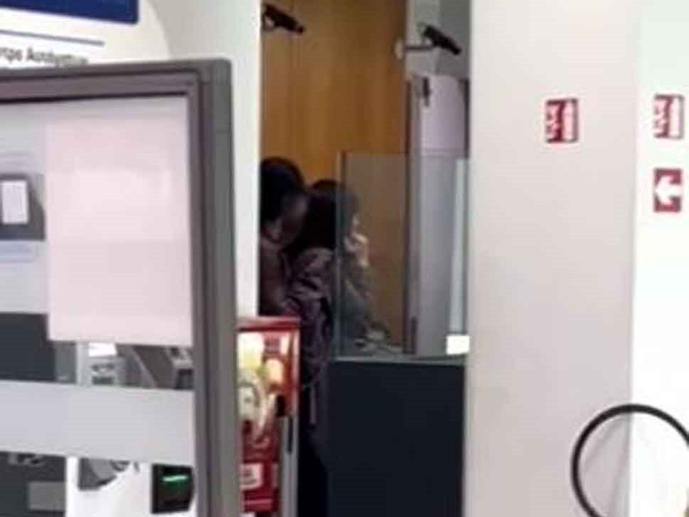 ληστεία, Πάτρα, τράπεζα, 54χρονος, σύλληψη, αστυνομία, οικονομικά προβλήματα, ψυχολογικά προβλήματα, Αίγιο, Παραλία Πατρών, παιδότοπος, απείθεια, αντίσταση κατά της Αρχής, όπλα, απειλή, εισαγγελέας, Ασφάλεια Πατρών, δράστης, απόγνωση, ένοπλη ληστεία