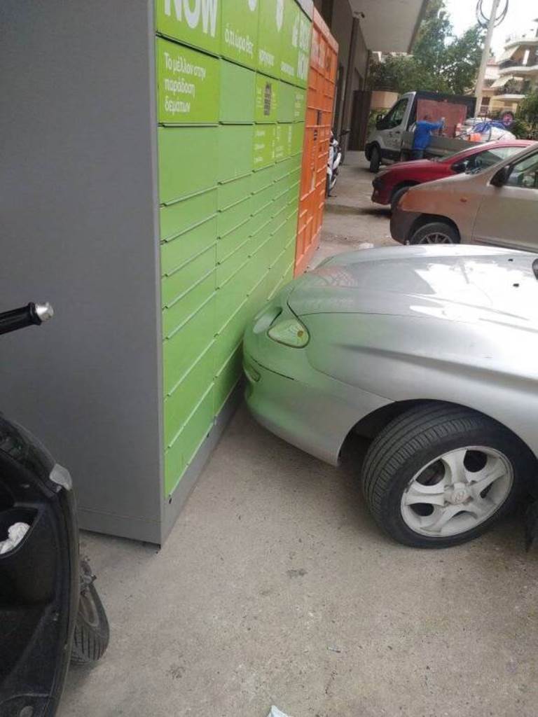 παράνομη στάθμευση, Πάτρα, παρκάρισμα, Box Now, θυρίδες, ΙΧ, πρόσβαση, πολίτες, κοινωνική αντίδραση, μέσα κοινωνικής δικτύωσης, κυρώσεις, έλεγχοι, ανεύθυνη στάθμευση, προβλήματα καθημερινότητας, δημόσιος χώρος