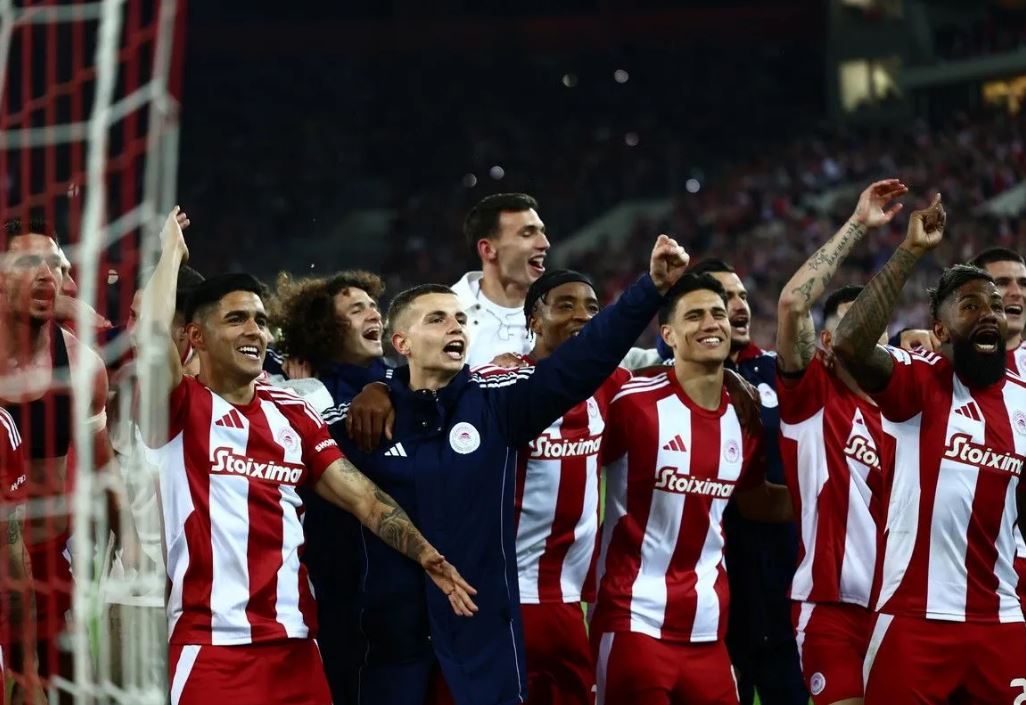 Ολυμπιακός, ΑΕΚ, Stoiximan Super League, πρωτάθλημα, ποδόσφαιρο, Ελ Κααμπί, Μεντιλίμπαρ, Καραϊσκάκης, τίτλος, playoffs, ελληνικό πρωτάθλημα, Μαρτίνς, Γκατσίνοβιτς, Τζολάκης, Μπρινιόλι, Μάνταλος, Πειραιάς, 48ο πρωτάθλημα, Super League, Ολυμπιακός ΑΕΚ 1-0, ποδοσφαιρικός αγώνας, ελληνικό ποδόσφαιρο, πανηγυρισμοί, επεισόδια, Πασχαλάκης, Μουκουντί