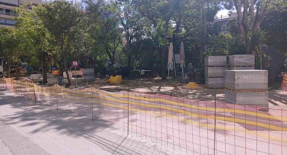 εργασίες, πλατεία Όλγας, Ρήγα Φεραίου, καταστήματα, τραπεζοκαθίσματα, καθυστέρηση, εξωτερικοί χώροι, επιχειρηματίες, οικονομική ζημία, αναμονή, επαγγελματίες, τζίρος, πλατεία, υποδομές, δημόσιος χώρος, παράδοση έργου, τουρισμός, τοπική αγορά, στήριξη, περιορισμοί, εξυπηρέτηση πελατών, δυσκολίες, οικονομική ανάκαμψη