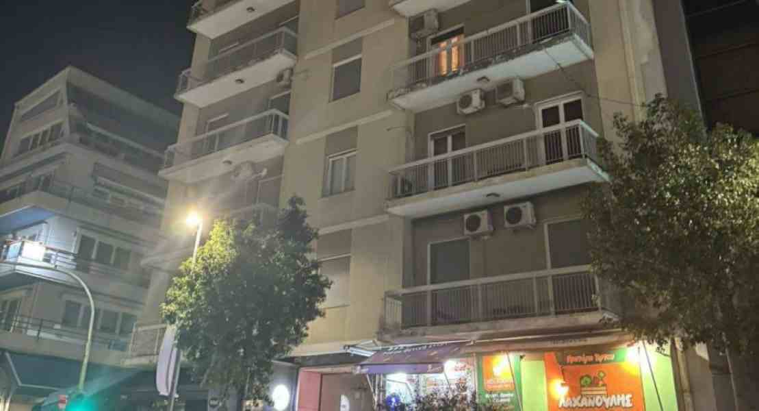Πάτρα, τραγωδία, θάνατος, 59χρονος, Μιλτιάδης Κωστόπουλος, πτώση μαρμάρων, πτώση σοβάδων, πολυκατοικία, ατύχημα, Γούναρη, Ρήγα Φεραίου, κέντρο Πάτρας, τραυματισμός, θανάσιμος τραυματισμός, Ζαρουχλέικα, τοπική κοινωνία, συγκίνηση, αδελφή θύματος, λουλούδια, Βιομηχανική Περιοχή Πατρών, ελαιόλαδο, κατάρρευση κτιρίου, αστική ευθύνη, έρευνα αρχών, στατικότητα, επικίνδυνα κτίρια