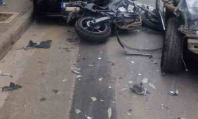 τροχαίο, Πάτρα, οδός Γούναρη, μηχανή, αυτοκίνητο, σταθμευμένο όχημα, τραυματίες, σοβαρός τραυματισμός, νοσοκομείο, Τροχαία Πατρών, ατύχημα, σύγκρουση, κυκλοφοριακό, ΕΚΑΒ, νεαροί, Τσολιά, έρευνα τροχαίας