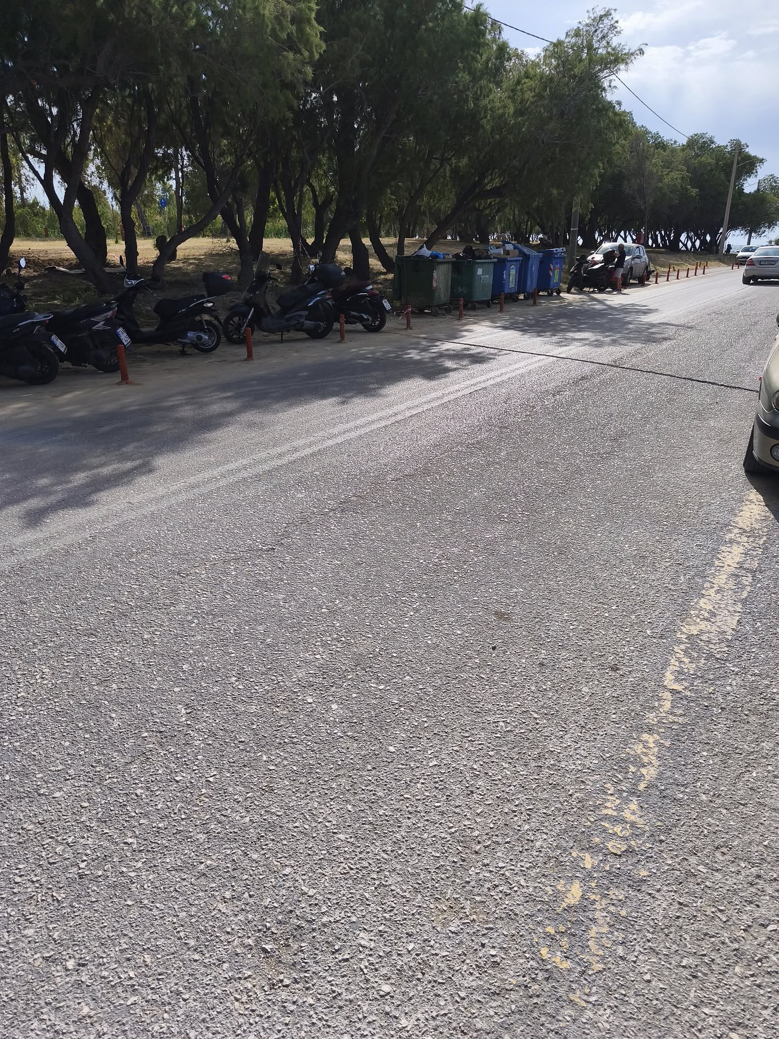 Μπορεί να είναι εικόνα μοτοσικλέτα, σκούτερ και δρόμος