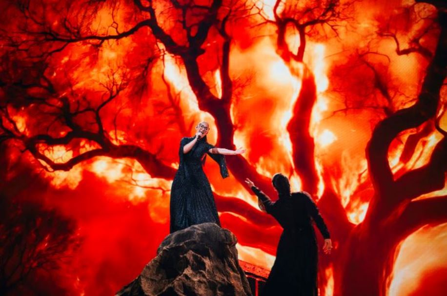 Klavdia, Αστερομάτα, Eurovision 2025, Ελλάδα, 6η θέση, συναισθηματική ερμηνεία, αισθαντική φωνή, ελληνική συμμετοχή, τραγούδι, βαθμολογία, κοινό, σκηνική παρουσία, Βασιλεία, μουσικός διαγωνισμός, θερμό χειροκρότημα