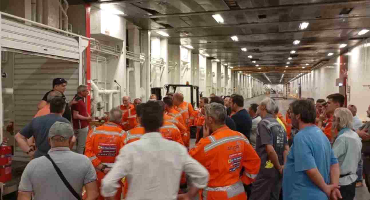 ΠΕΝΕΝ, απεργία, ναυτεργάτες, Αδριατική, SUPERFAST III, ATTICA GROUP, Πάτρα, Ηγουμενίτσα, Ιταλία, 24ωρη απεργία, επιβατηγά οχηματαγωγά, συνδικαλιστικά αιτήματα, προσωπικό ασφαλείας, ΣΕΕΝ, ναυτιλιακές εταιρίες, δρομολόγια, εργατικά δικαιώματα, ναυτεργασία, σύσκεψη, πρόταση εργοδοσίας