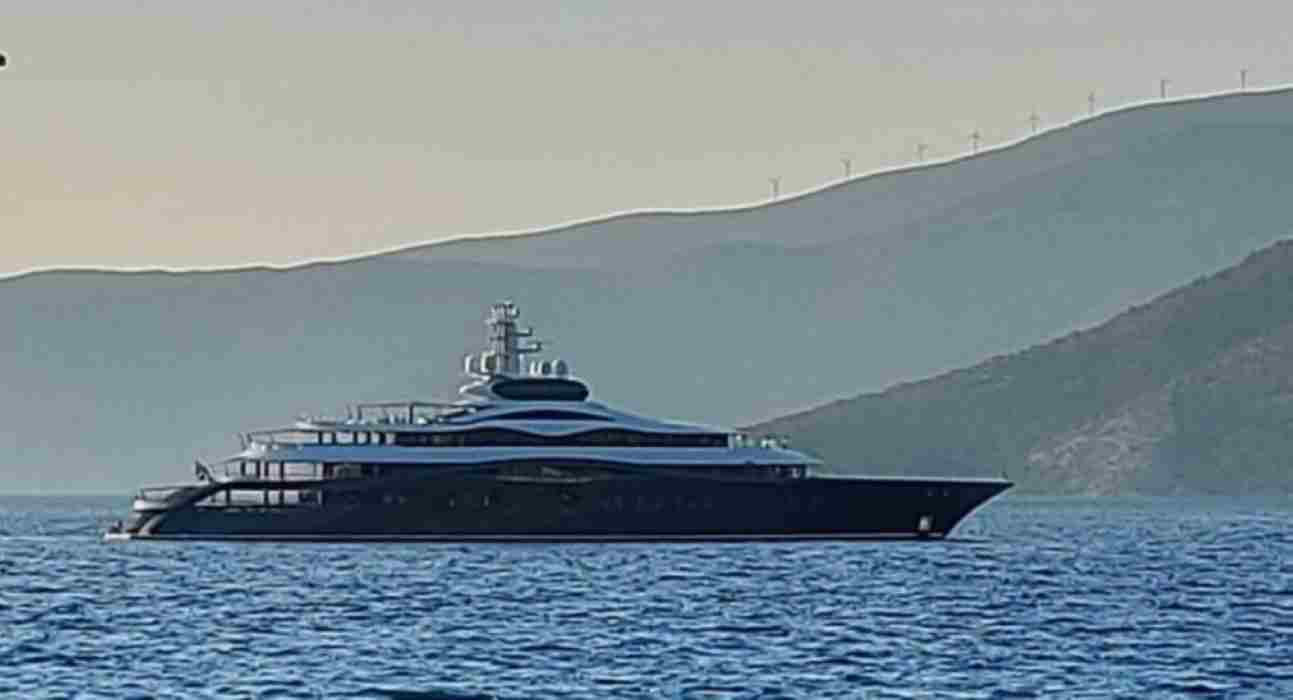 Ζούκερμπεργκ, Facebook, ΜΕΤΑ, Launchpad, θαλαμηγός, υπερπολυτελές σκάφος, Πατραϊκός κόλπος, Ρίο, Αντίρριο, Μακύνεια, Αλεποχώρι, Κεφαλονιά, ελικόπτερο, ελληνικά νησιά, πολυτελείς διακοπές, Μεσόγειος, celebrity, γιοτ, VIP, ταβέρνα, ελληνική κουζίνα, Ελλάδα, καλοκαίρι, ταξίδι, πολυτέλεια