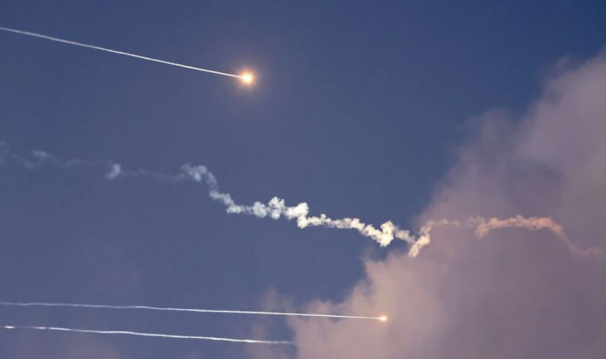 Ιράν, Ισραήλ, Μέση Ανατολή, πυρηνικές εγκαταστάσεις, Φρουροί της Επανάστασης, βαλλιστικοί πύραυλοι, στρατιωτική σύγκρουση, Τεχεράνη, Τελ Αβίβ, Ισραηλινές Ένοπλες Δυνάμεις, IDF, αντίποινα, βομβαρδισμοί, απώλειες, νεκροί, τραυματίες, πυρηνικός τομέας, καταφύγια, διεθνής ανησυχία, αποκλιμάκωση, γενικευμένος πόλεμος, διπλωματία, κρίση, στρατιωτικές επιχειρήσεις, ανθρωπιστική κρίση