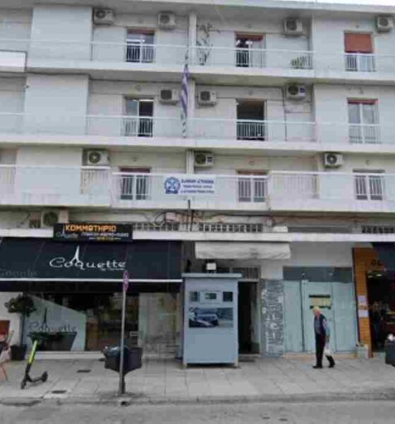 ανελκυστήρας, Τροχαία Πατρών, Αστυνομικό Τμήμα, προσβασιμότητα, αναπηρία, κινητικά προβλήματα, δημόσια υπηρεσία, παραβίαση δικαιωμάτων, ίση μεταχείριση, Δικαιοσύνη, Χάρης Τσίτσικας, Ένωση Αστυνομικών Υπαλλήλων Αχαΐας, καύσωνας, αμέλεια, συντήρηση υποδομών, προσβασιμότητα κτιρίων, καταγγελία, Σύνταγμα, ανθρώπινα δικαιώματα, παρακώλυση πρόσβασης