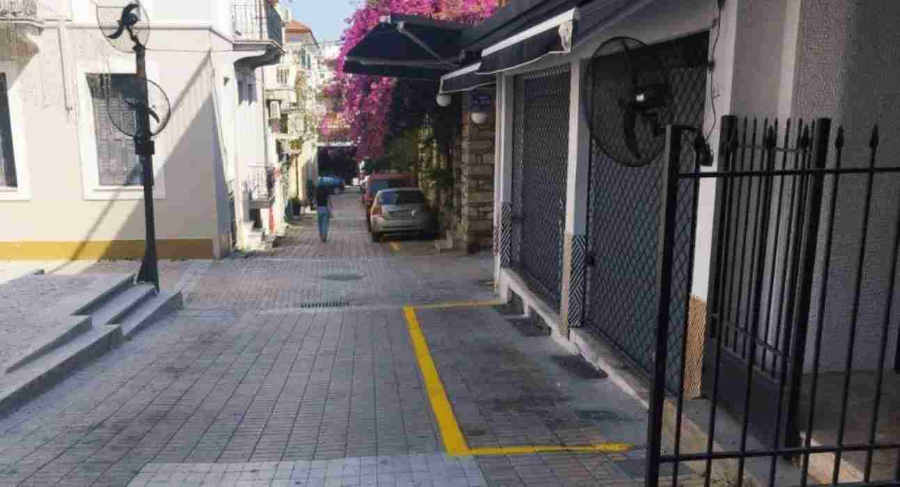 ΣΚΕΑΝΑ, Ηφαίστου, πεζόδρομος, επαγγελματίες εστίασης, διαγράμμιση, κανονιστική διάταξη, τραπεζοκαθίσματα, Τάκης Ματθαιόπουλος, Max FM, Γιάννης Γεωργόπουλος, αντιπαράθεση, δολιότητα, διάλογος, καλοκαιρινή σεζόν, εστίαση Πάτρα