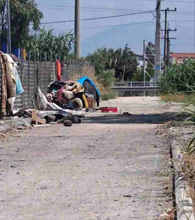 Πάτρα, Δήμος Πατρέων, ΒΙΟΠΑ Γλαύκου, σκουπίδια, μπάζα, εγκατάλειψη, δυσοσμία, καταγγελίες, επαγγελματίες, επιχειρήσεις, τέλη, καθαριότητα, αδιαφορία, δημόσια υγεία, πυροπροστασία, καλοκαίρι, πυρκαγιές, δημοτική αρχή, αρμόδιες υπηρεσίες, ευθύνη Δήμου