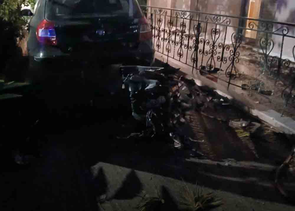 Αραχωβίτικα, Πάτρα, τροχαίο δυστύχημα, δύο νεκροί, δίκυκλο, μοτοσικλέτα, παλαιά εθνική οδός, σφοδρή πρόσκρουση, αυλή σπιτιού, νέοι 18 ετών, μπάνιο, τοπική κοινωνία, Τροχαία, ΕΚΑΒ, Πυροσβεστική, τραγωδία, θλίψη, έρευνα αιτίων, Ελλάδα, δυστύχημα Πάτρα