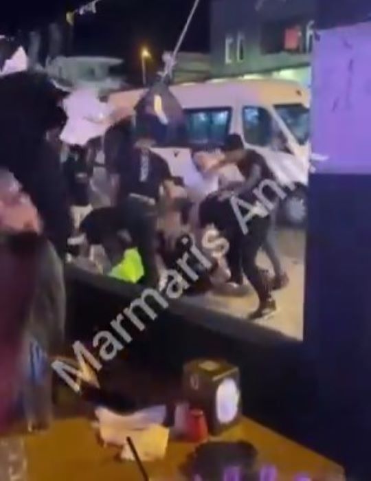 Μαρμαράς, Τουρκία, επίθεση, τουρίστριες, βία, πορτιέρηδες, μπαρ, ξυλοδαρμός, λογαριασμός, διαπληκτισμός, τραυματισμός, καταγγελία, τουρισμός, δημόσια κατακραυγή, έρευνα, αστυνομία, προσωπικό μπαρ, social media, βίντεο, οργή, σκάνδαλο, γυναικεία κακοποίηση, τουριστικό θέρετρο, τουριστική βία, δικαιοσύνη