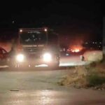 Ριγανόκαμπος, φωτιά, καταυλισμός Ρομά, πυρκαγιά, Πυροσβεστική, ΕΛ.ΑΣ., επίθεση με πέτρες, καύση ελαστικών, τοξικός καπνός, ατμοσφαιρική ρύπανση, δημόσια υγεία, επεισόδια, Πατρα, Ρομά, καταστροφή, ρύπανση, επικινδυνότητα, κάτοικοι, αστυνομία, δημόσια τάξη