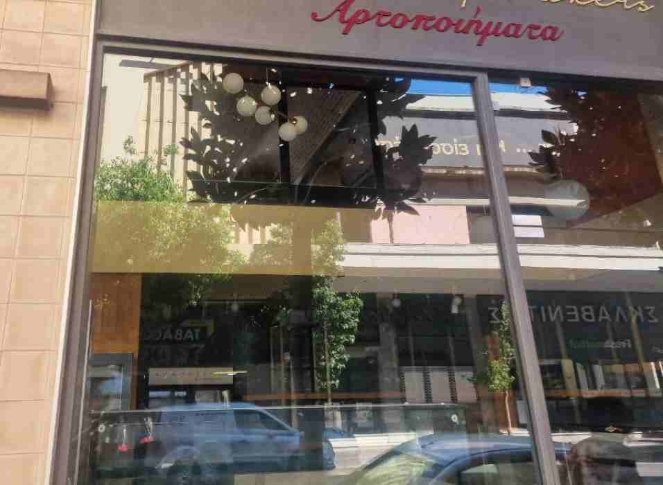 Καθημερινό, λουκέτο, Πάτρα, Γούναρη, Πατρών Κλάους, αρτοποιείο, κατάστημα, κλείσιμο, επιχειρήσεις, κέντρο Πάτρας, οικονομική κρίση, μικρομεσαίες επιχειρήσεις, υποκατάστημα, τοπική αγορά, επιχείρηση, ρολά, Κανακάρη, Κορινθού