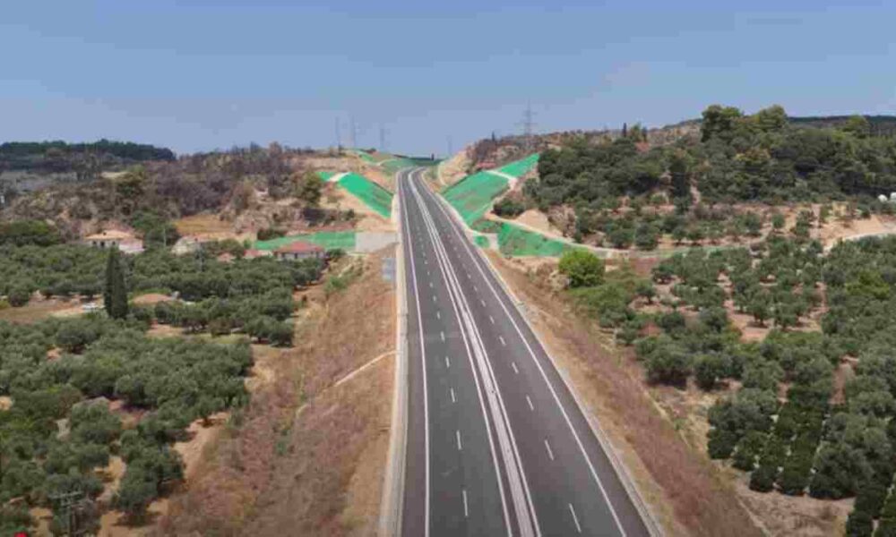 Πάτρα, Πύργος, αυτοκινητόδρομος, Ολυμπία Οδός, έργο πνοής, Δυτική Ελλάδα, Πελοπόννησος, Αττική, παράδοση έργου, χιλιομετρική χρέωση, Hybrid, ΣΕΑ, σταθμοί διοδίων, κόμβοι, γέφυρες, άνω διαβάσεις, κάτω διαβάσεις, παρακολούθηση 24ωρη, Παναγιώτης Παπανικόλας, χρόνος διαδρομής, ασφάλεια, άνεση, τεχνολογία, 331 εκατομμύρια ευρώ, οδικό δίκτυο, υποδομές, τουρισμός, μεταφορές, ανάπτυξη, Ελλάδα