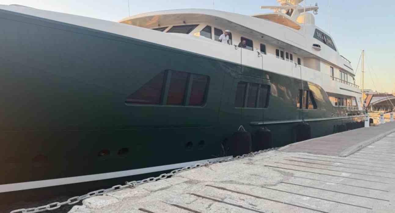 Sea Owl, Πάτρα, mega-yacht, πολυτελές σκάφος, Robert Mercer, μώλος Αγίου Νικολάου, εστιατόρια Πάτρας, παιδική θεματική διακόσμηση, ξυλόγλυπτα, καμπίνες yacht, master suite, πλήρωμα, jacuzzi, beach club, tender, θαλάσσια σπορ, ενοικίαση yacht, Μεσόγειος, Μπαχάμες, Παρθένοι Νήσοι, πολυτέλεια, τουρισμός, λιμάνι Πάτρας, εντυπωσιακό σκάφος, επίσκεψη διασημοτήτων