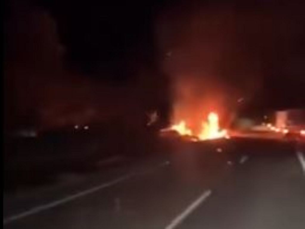 Ντιόγκο Ζότα, Αντρέ Ζότα, θάνατος, τροχαίο δυστύχημα, Λίβερπουλ, Πορτογαλία, Ισπανία, αυτοκινητόδρομος, βίντεο, νταλίκα, σύγκρουση, ποδόσφαιρο, τραγωδία, διεθνής ποδοσφαιριστής, Premier League, Εθνική Πορτογαλίας, αστυνομία, έρευνα, πένθος, συλλυπητήρια, ατύχημα, αθλητική κοινότητα, σοκ, ΜΜΕ, κοινωνικά δίκτυα, κάμερα κινητού, τραγικό γεγονός, βαρύ πένθος, τροχαία, δημοσιογραφικό ρεπορτάζ, είδηση