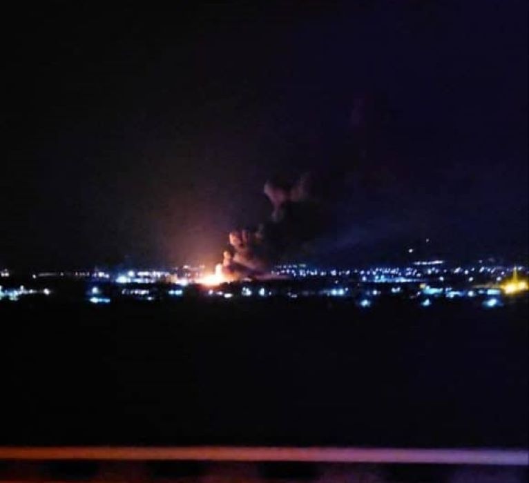 φωτιά, πυρκαγιά, Αίγιο, Νησί Τεμένης, εργοστάσιο ανακύκλωσης, χαρτικά, πλαστικά, Πυροσβεστική, Πολιτική Προστασία, Δήμος Αιγιαλείας, 6η ΕΜΟΔΕ, πεζοπόρο τμήμα, πυροσβεστικά οχήματα, υδροφόρες, μηχανήματα έργου, ΟΤΑ, καπνοί, ρύπανση, κάψιμο απορριμμάτων, κατάσταση έκτακτης ανάγκης