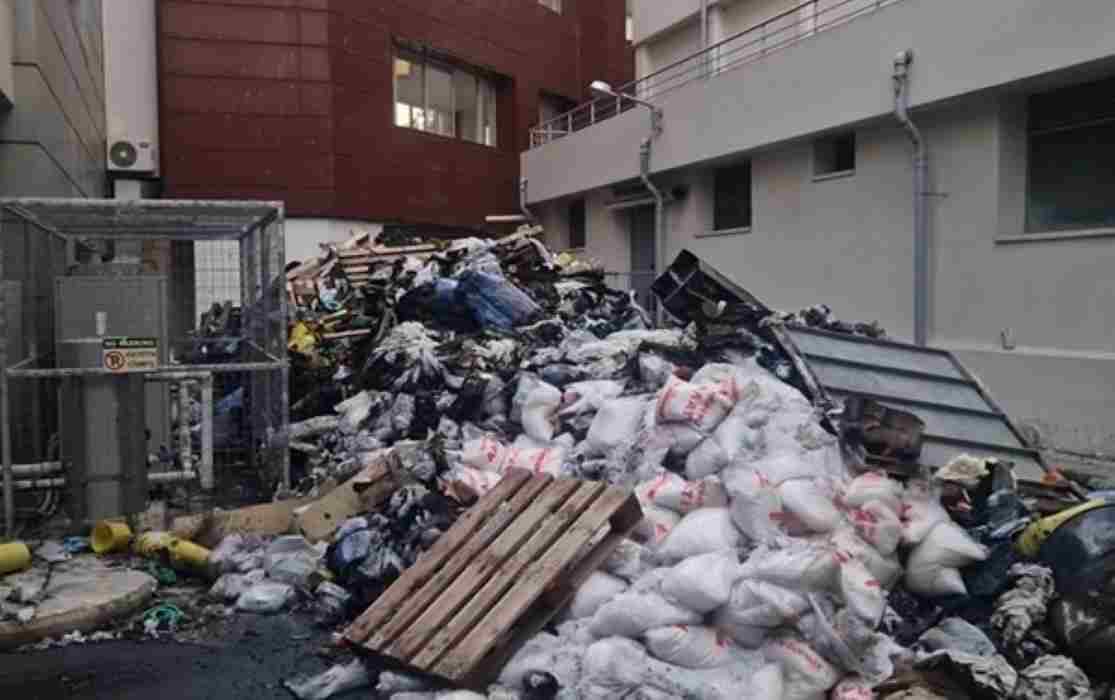 Νοσοκομείο Άγιος Ανδρέας, πυρκαγιά, υπόγειος χώρος, υγειονομικό υλικό, καμένα υλικά, στατικός έλεγχος, ζημιές, πρόσοψη, μπορντό κτίριο, Πάτρα, Πυροσβεστική, εκκένωση, ασφάλεια, αναλώσιμα, μπαταρίες, καθαρισμός, αποκατάσταση, έρευνα, φθορές, νοσοκομειακές εγκαταστάσεις