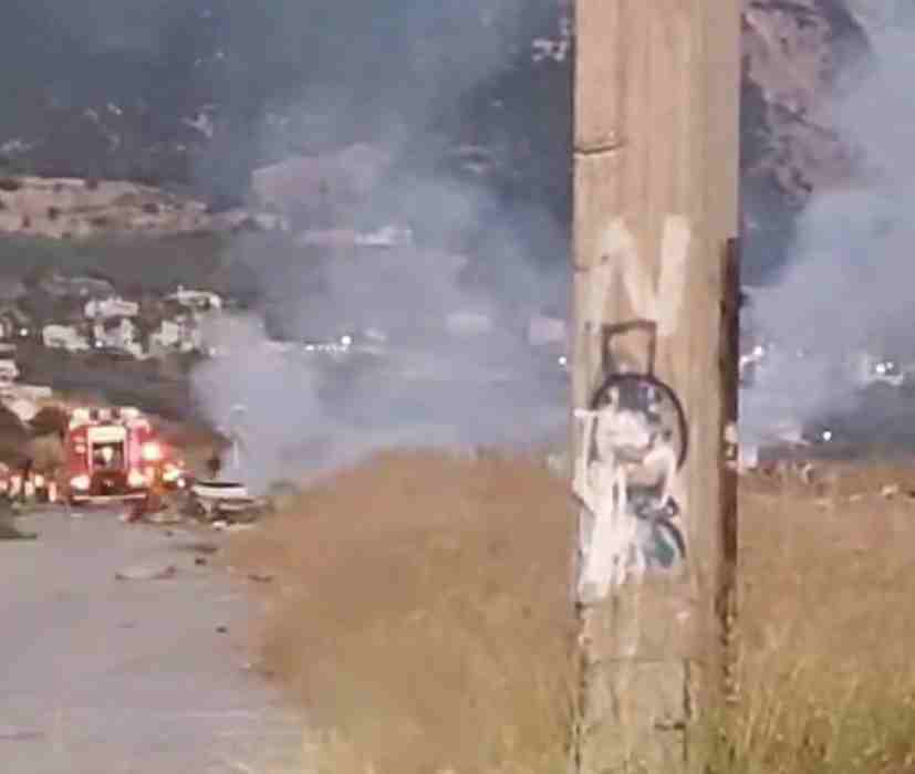 φωτιά, Ριγανόκαμπος, καταυλισμός Ρομά, Πάτρα, πυρκαγιά, λάστιχα αυτοκινήτων, Πυροσβεστική, ομάδα ΔΙΑΣ, πετροβολισμός, επεισόδια, τοξικός καπνός, ΕΛ.ΑΣ., επέμβαση, παράνομη καύση, μεταλλικά υλικά, δημόσια ασφάλεια, καταστολή, περιβάλλον, κάτοικοι Πάτρας, κίνδυνος εξάπλωσης, καταγγελίες, πρόληψη, τοπικές αρχές, καθαρισμός περιοχής, συνδρομή αστυνομίας, επιθέσεις σε πυροσβέστες, κοινωνική ένταση, δημόσια υγεία, επαναλαμβανόμενα περιστατικά, παραβατικότητα