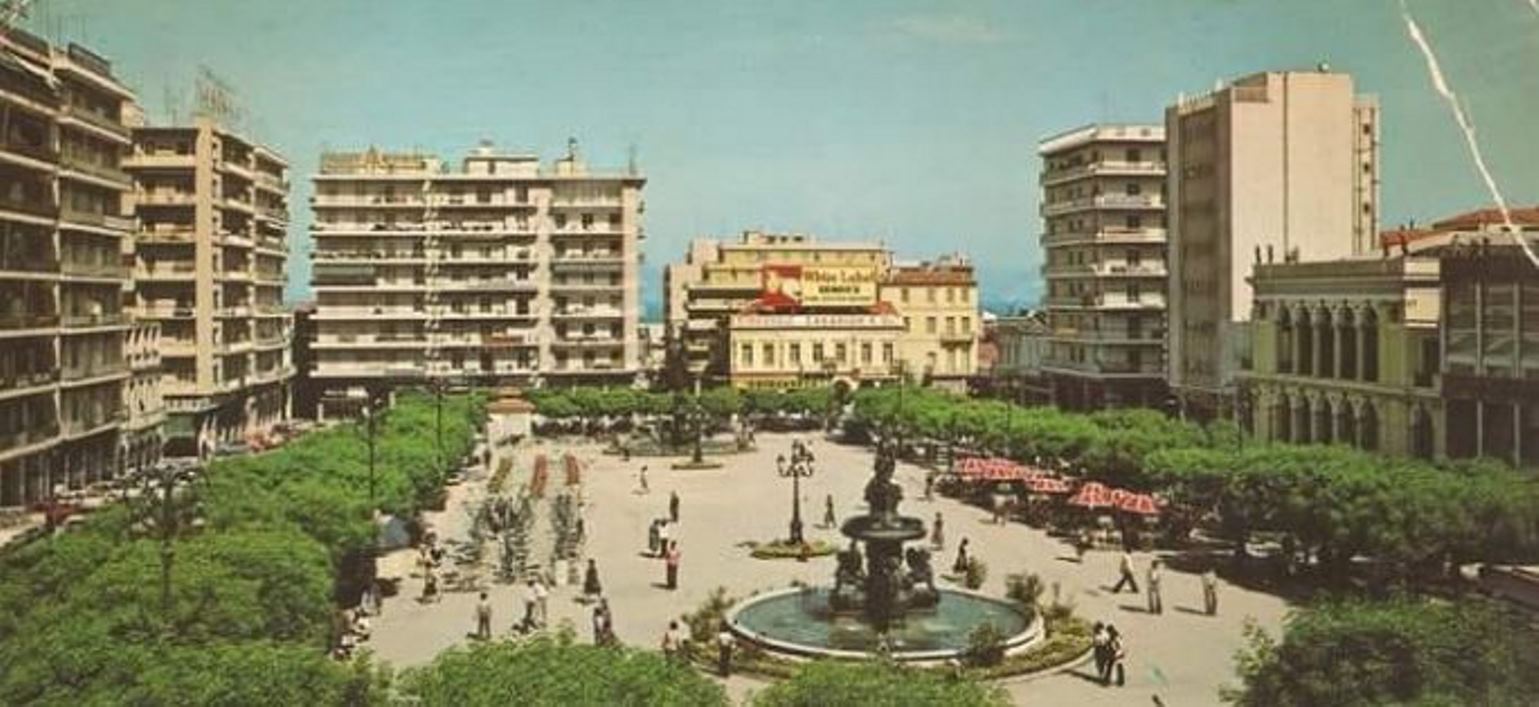 Πλατεία Γεωργίου, Πάτρα, Κωνσταντίνος Μπουρδούλης, ανάρτηση, δημοτικό συμβούλιο, νοσταλγία, καλοκαιρινό όνειρο, Πατρινοί, αστικός χώρος, δημόσιος διάλογος, τοπική αυτοδιοίκηση, μνήμη, κοινωνική ζωή, ιστορικό κέντρο, παλιά Πάτρα, ανάπλαση πλατείας, πολιτισμός, συγκίνηση, όνειρο θερινής νυκτός, παλιά εποχή