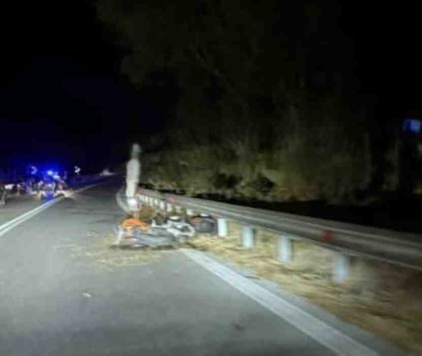 τροχαίο, Ροδινή, Ψαθόπυργος, μηχανή, δίκυκλο, τραυματισμός, νοσοκομείο, οδηγός, συνεπιβάτης, ΕΚΑΒ, Αστυνομία, εκτροπή, ξημερώματα, Πάτρα, ατύχημα, επείγον, διακομιδή, οδόστρωμα, περιστατικό, έλεγχος οχήματος