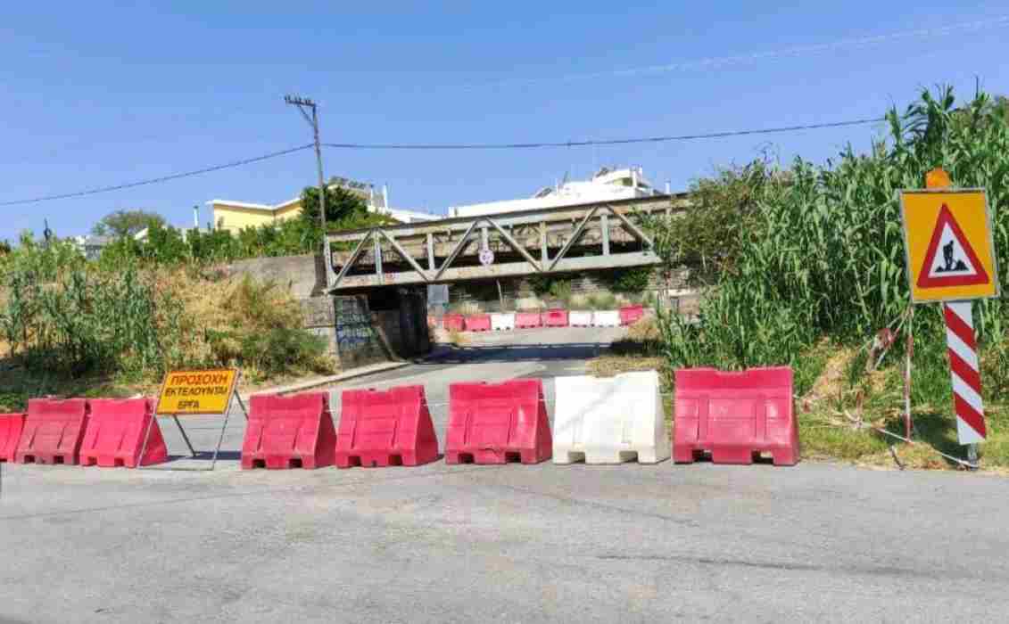 Προαστιακός Πάτρας, διακοπή δρομολογίων, Ρίο, Μποζαΐτικα, γέφυρα Καστελλοκάμπου, ΟΣΕ, Hellenic Train, εργασίες αποκατάστασης, ασφάλεια, σιδηροδρομική γέφυρα, φθορές, σκουριά, σκυρόδεμα, ατύχημα, ταχύτητα συρμών, λεωφορειακή εξυπηρέτηση, καθαίρεση, ανακατασκευή, χρονοδιάγραμμα, επιβάτες, ταλαιπωρία, 2025, προσωρινή διακοπή