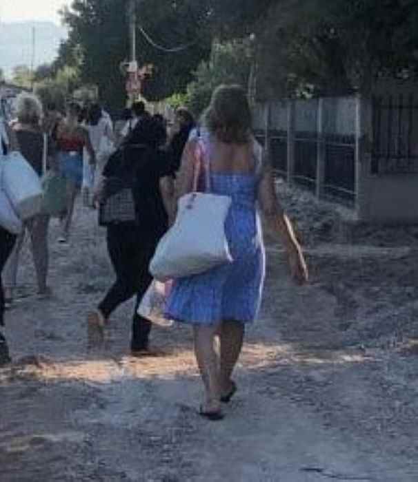 Προαστιακός Πάτρας, Μποζαΐτικα, Ρίο, ΟΣΕ, Hellenic Train, διακοπή δρομολογίων, τεχνικές εργασίες, λεωφορεία αντικατάστασης, ταλαιπωρία επιβατών, πεζοπορία, χωματόδρομος, Διγενή Ακρίτα, επιβάτες, συγκοινωνία, μετακίνηση, Πάτρα, σιδηροδρομικό δίκτυο, υποδομές, καθημερινή ταλαιπωρία, δημόσιες συγκοινωνίες, Ελλάδα, 2025, συγκοινωνιακά προβλήματα, αγανάκτηση, προσωρινή λύση