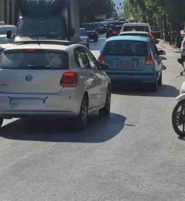 Πάτρα, κέντρο, Γούναρη, κυκλοφοριακό, χάος, οπτικές ίνες, έργα, συνεργεία, καθυστερήσεις, Καραϊσκάκη, Αλεξάνδρου Υψηλάντου, ανάπλαση, Κάτω Πόλη, ουρές, κόρνες, οδηγοί, εκνευρισμός, κυκλοφορία, κλειστοί δρόμοι, ταλαιπωρία, καταστήματα, επαγγελματίες, έργα υποδομής, πόλη