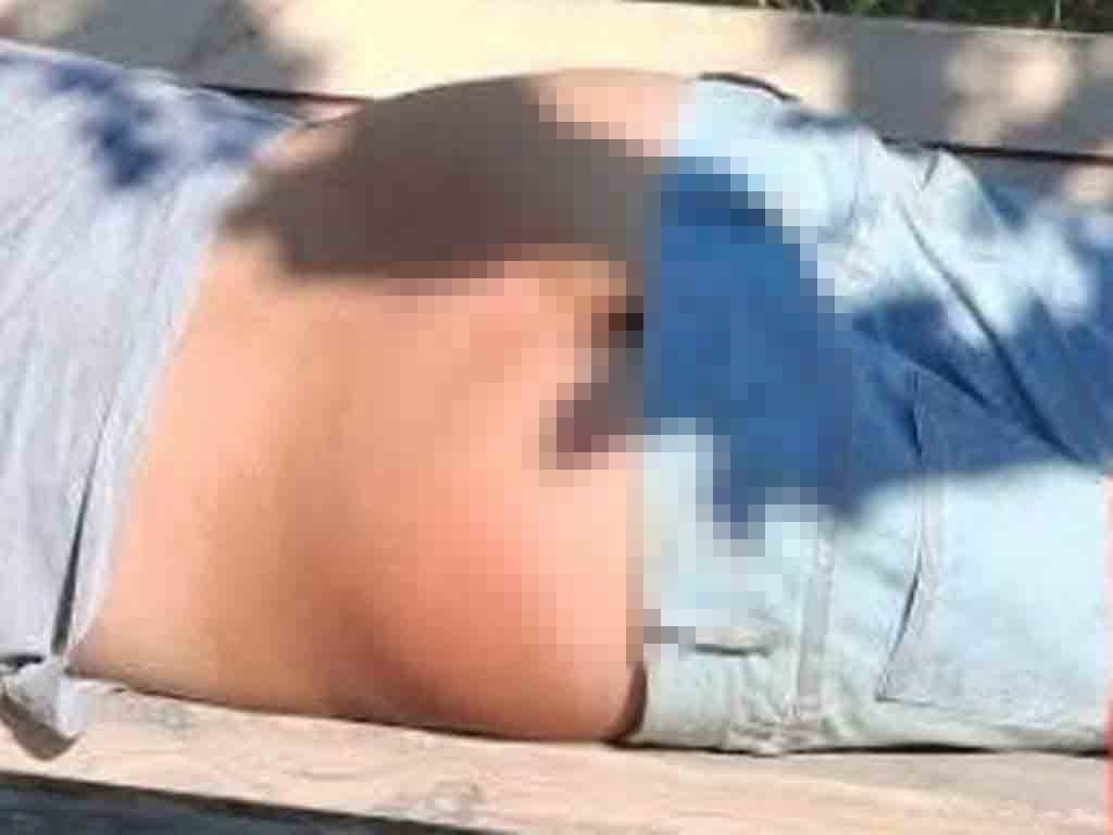 Πάτρα, Ρήγα Φεραίου, Γούναρη, πλατεία Πίνδου, άνδρας, αλλοδαπός, ρακένδυτος, κατεβασμένο παντελόνι, τρόμος, φόβος, επιθετική συμπεριφορά, άγριο βλέμμα, σκουπίδια, ύπνος σε παγκάκι, δημόσια ασφάλεια, κοινωνικές υπηρεσίες, ψυχολογικά προβλήματα, δημόσια τάξη, αστυνομία, ανησυχία πολιτών