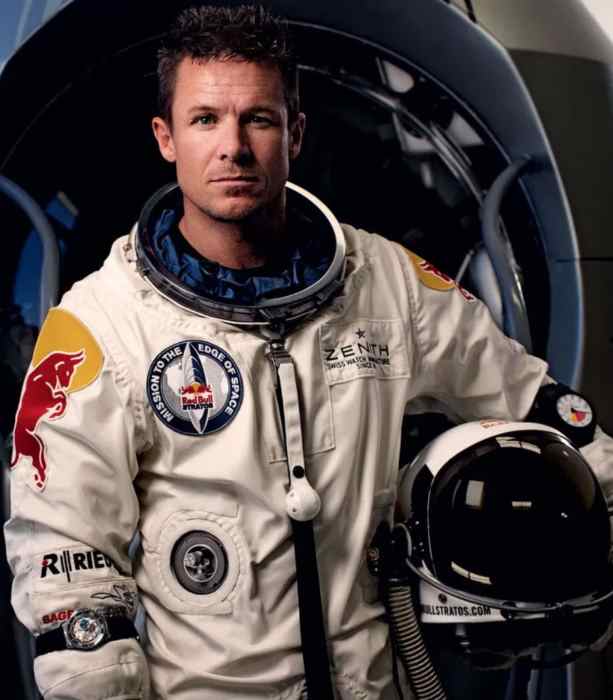 Φέλιξ Μπάουμγκαρτνερ, ελεύθερη πτώση, στρατόσφαιρα, ρεκόρ ταχύτητας, υπερηχητική πτώση, άλμα από αερόστατο, αλεξίπτωτο πλαγιάς, παραπέντε, δυστύχημα, Πόρτο Σαντ Ελπίδιο, Ιταλία, θάνατος, ακραία αθλήματα, θάρρος, υπέρβαση ορίων, 2012, Νέο Μεξικό, ταχύτητα ήχου, ιστορικό άλμα, επίπεδη περιστροφή, “Fearless Felix”, θρύλος, παγκόσμια αναγνώριση