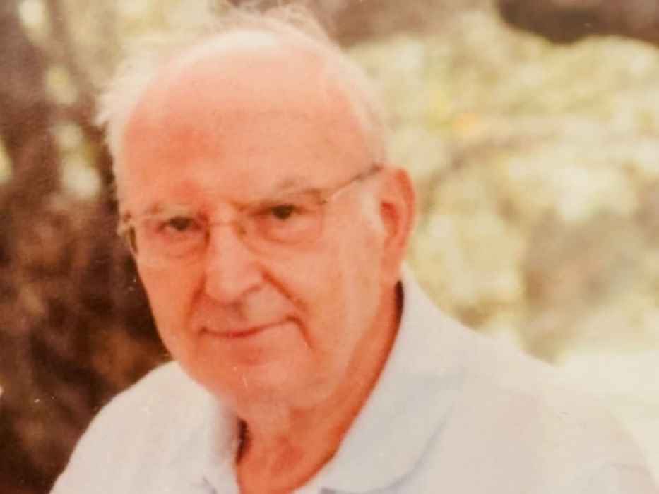 Χρήστος Δούβρης, θάνατος, αιφνίδιος, Πάτρα, Πατρινός, έμπορος, ηλεκτρικά είδη, εξόδιος ακολουθία, κηδεία, ταφή, Ιερός Ναός Αγίου Μήνα, Β’ Δημοτικό Κοιμητήριο Λεύκας, 8 Αυγούστου 2025, Παρασκευή, 84 ετών, απώλεια, τοπική κοινωνία, συγκίνηση, οικογένεια, μνήμη
