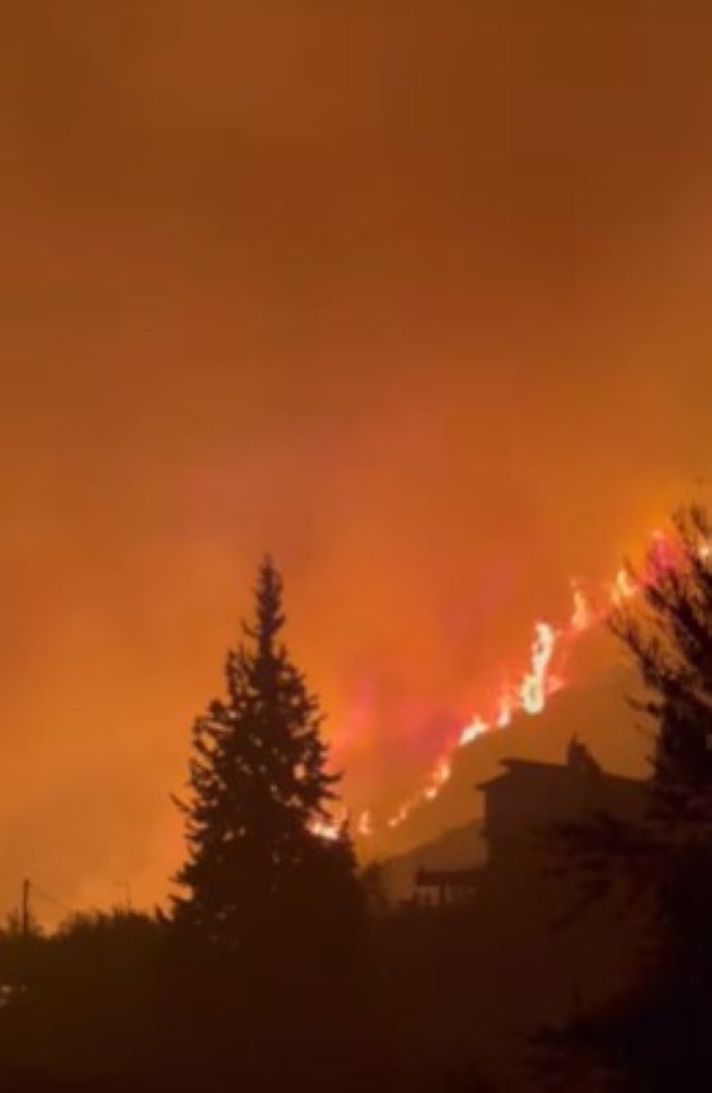 πυρκαγιά, Δασύλλιο, πυροσβέστες, άνεμος, εξασθένηση, τηλεπικοινωνιακές κεραίες, κατοικίες, διάσωση, επιχείρηση, Πολιτική Προστασία, τοπικές αρχές, αναζωπυρώσεις, υψηλές θερμοκρασίες, κίνδυνος, εθελοντές