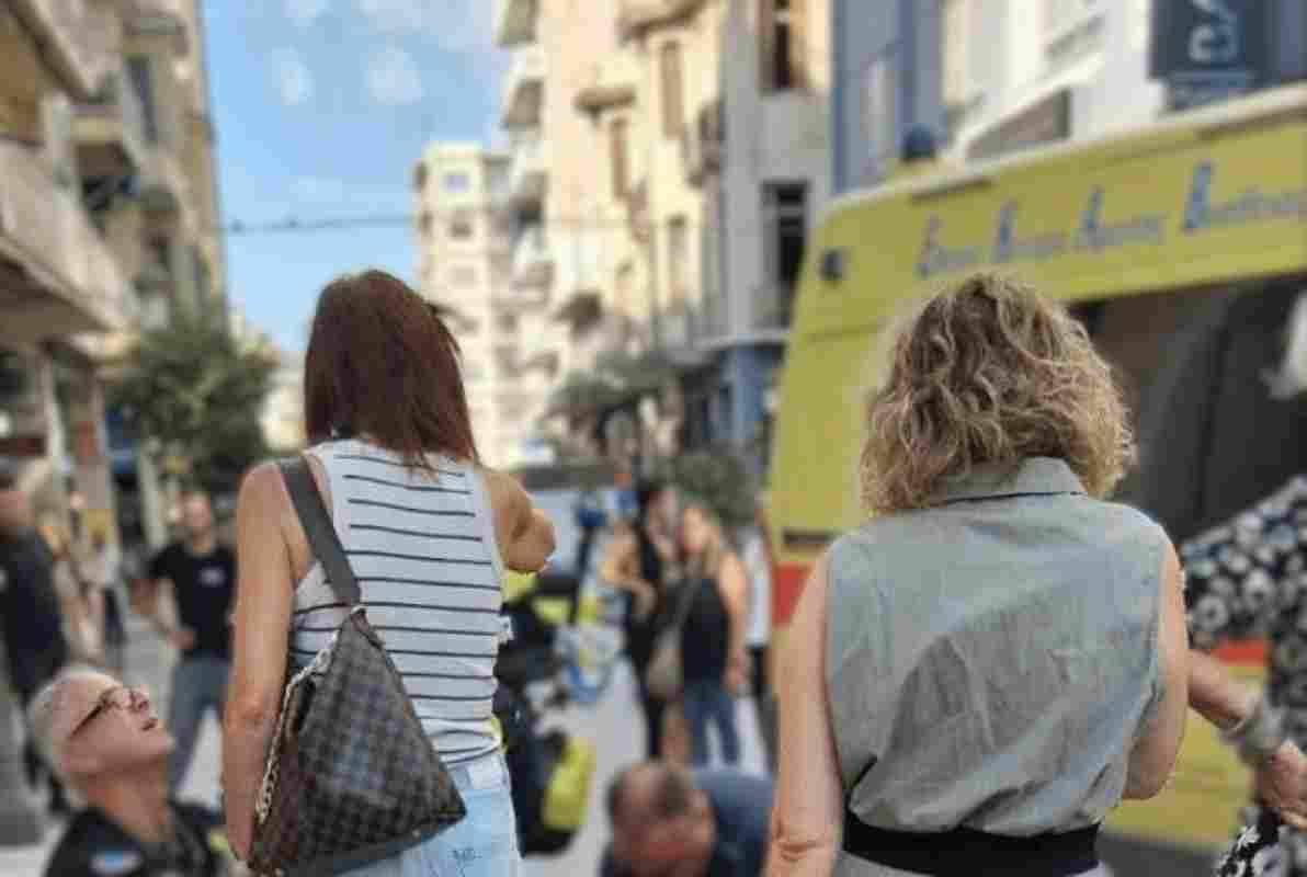 Πάτρα, Μαιζώνος, Ευαγγελίστρια, γυναίκα, κατάρρευση, πεζόδρομος, ΕΚΑΒ, καρδιοαναπνευστική αναζωογόνηση, ΚΑΡΠΑ, ασθενοφόρο, νοσοκομείο, διασώστες, επείγον περιστατικό, λιποθυμία, τοπική κοινωνία