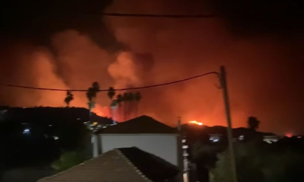 φωτιά, πυρκαγιά, Θεριανό, Καμίνια, Άνω Τσουκαλέικα, Άνω Βραχνέικα, φλόγες, καπνός, εκκένωση, κάτοικοι, σπίτια, καλλιέργειες, πυροσβεστική, εναέρια μέσα, ισχυροί άνεμοι, Πολιτική Προστασία, αγωνία, καταστροφή, μάχη, πύρινη κόλαση