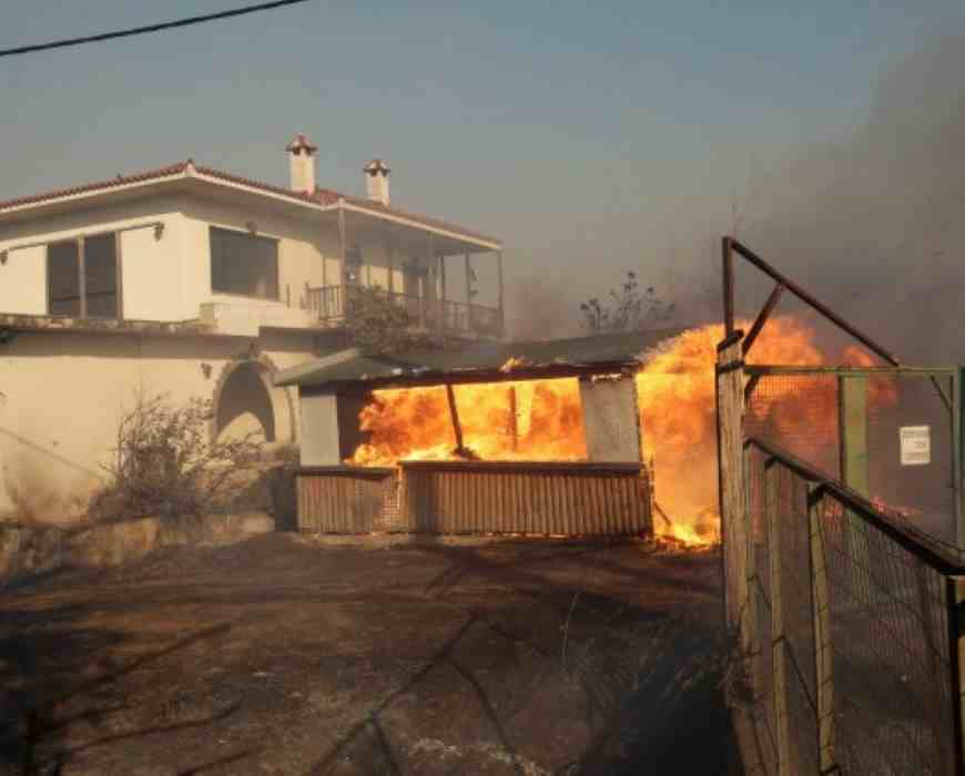 πυρκαγιά, Κερατέα, θάνατος, ηλικιωμένος, απανθρακωμένος, πύρινο μέτωπο, Πυροσβεστική, απεγκλωβισμοί, καταστροφή, Τογάνι