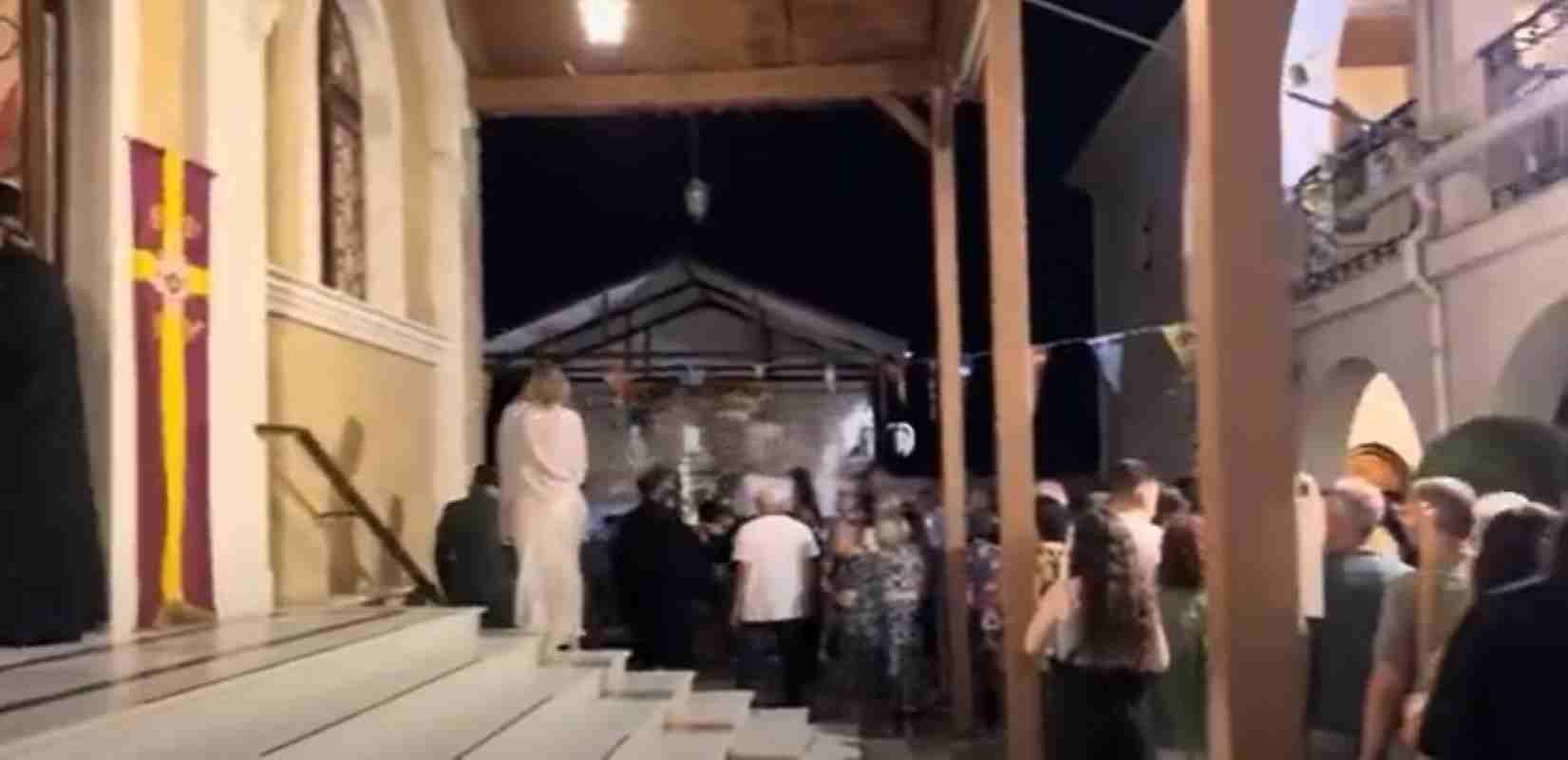 Παναγία, Δεκαπενταύγουστος, Κοίμηση της Θεοτόκου, Πάτρα, Αχαΐα, Γηροκομίτισσα, Ιερά Μονή, θαυματουργή εικόνα, προσκύνημα, πιστοί, θρησκευτική εορτή, ορθοδοξία, λιτάνευση, παραμονή, πανηγυρική λειτουργία, ευλάβεια, κατάνυξη, παράδοση, Πάσχα του καλοκαιριού, προσκυνητές