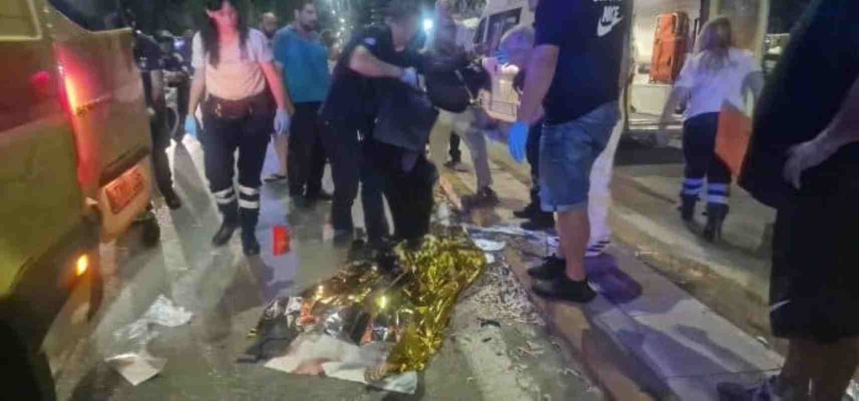 δυστύχημα Πάτρα, accident Patras, τροχαίο Πάτρα, car accident Patras, μηχανή μεγάλου κυβισμού, high cc motorcycle, παράσυρση πεζών, pedestrian hit, γιαγιά σκοτώθηκε, grandmother killed, εγγονή τραυματίστηκε, granddaughter injured, Ακτή Δυμαίων Πάτρα, Akti Dymeon Patras, παραβίαση κόκκινου φαναριού, red light violation, τραγωδία στην Πάτρα, tragedy in Patras, αστυνομική έρευνα δυστυχήματος, police investigation accident, νεκρή γυναίκα Πάτρα, dead woman Patras, παιδί τραυματίστηκε Πάτρα, child injured Patras