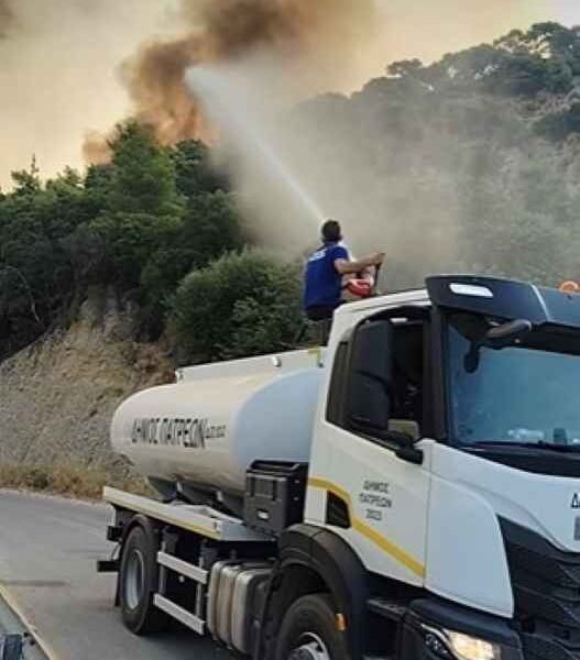 Φωτιά, Αρχαιολογικός Χώρος Βούντενης, Πάτρα, πυρκαγιά, υδροφόρα, Δήμος Πατρέων, κατάσβεση, πυροσβεστική, φωτιά σε βλάστηση, άμεση επέμβαση, προστασία αρχαιοτήτων, πρόληψη πυρκαγιών, καλοκαίρι, θερμοκρασίες, άνεμοι, περιβάλλον, ασφάλεια, ενημέρωση πολιτών, ευρήματα, συναγερμός, τοπικά νέα