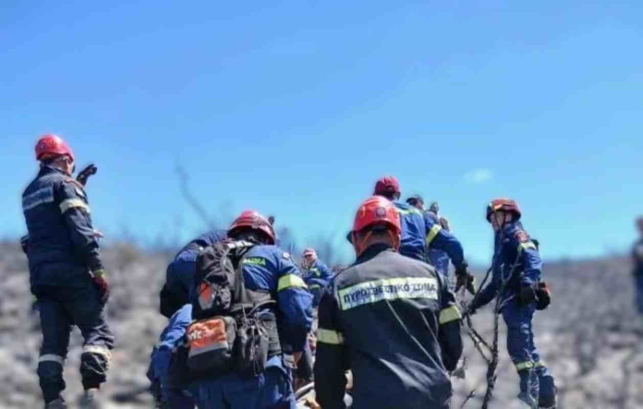 Μπάλα, πυροσβέστης, χαράδρα, αναζωπύρωση, 6η ΕΜΑΚ, διάσωση, τραυματισμός, πόδι, εκτός κινδύνου, πυρκαγιά, πανικός, επιχειρήσεις πυρόσβεσης, κατάσβεση, πτώση, επιχείρηση διάσωσης