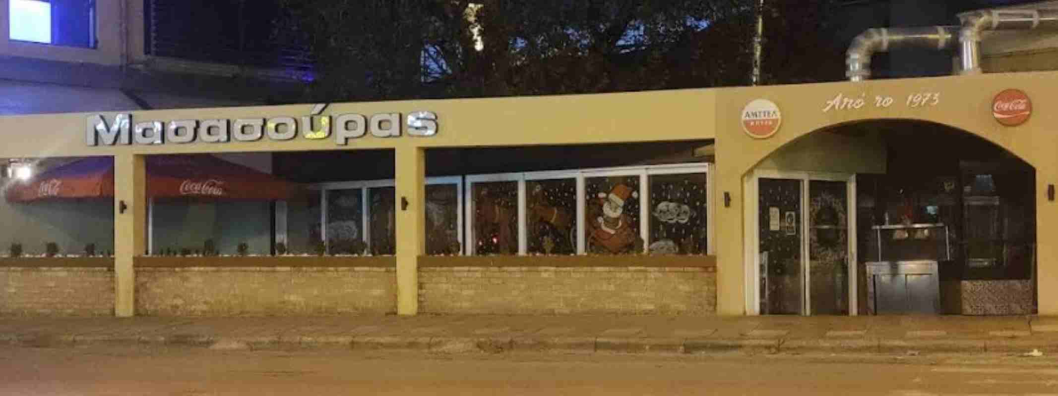 Μάσαρουρας Πάτρα, Masarouras Patras, ψησταριά Πάτρα, grill house Patras, κλείσιμο καταστήματος Πάτρα, restaurant closure Patras, λουκέτο εστίαση, restaurant shutdown Greece, στέκι φοιτητών Πάτρα, student hangout Patras, ΤΕΙ Πάτρα φαγητό, University of Patras food, παραδοσιακή ταβέρνα Πάτρα, traditional tavern Patras, ελληνική ψησταριά, Greek grill, εστίαση Πάτρα, gastronomy Patras, νέα Πάτρα, Patras news, γεύσεις Πάτρα, Patras flavors, οικονομικό φαγητό Πάτρα, affordable food Patras, τέλος εποχής Πάτρα, end of an era Patras