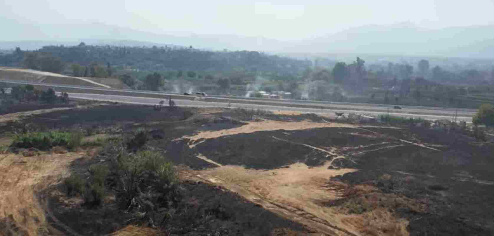 Δυτική Αχαΐα, πυρκαγιά, φωτιά, καταστροφή, καμένες εκτάσεις, χιλιάδες στρέμματα, δασική γη, αγροτική γη, σπίτια, απώλεια, drone, εναέριες λήψεις, στάχτη, καμένα δέντρα, αγανάκτηση, συμπαράσταση, περιουσίες, καταστροφή φύσης, αναγέννηση, Ελλάδα