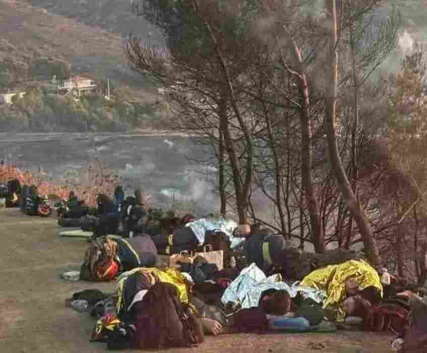 πυροσβέστες, εθελοντές, Συχαινές, πυρκαγιά, κατάσβεση, νερό, τρόφιμα, βοήθεια, αλληλεγγύη, έκτακτη ανάγκη, υποστήριξη, επιχειρήσεις, σούπερ μάρκετ, προστασία, κοινότητα, κρίσιμη κατάσταση, πρώτης γραμμής, ανθρωπιστική βοήθεια, ζήτημα επιβίωσης