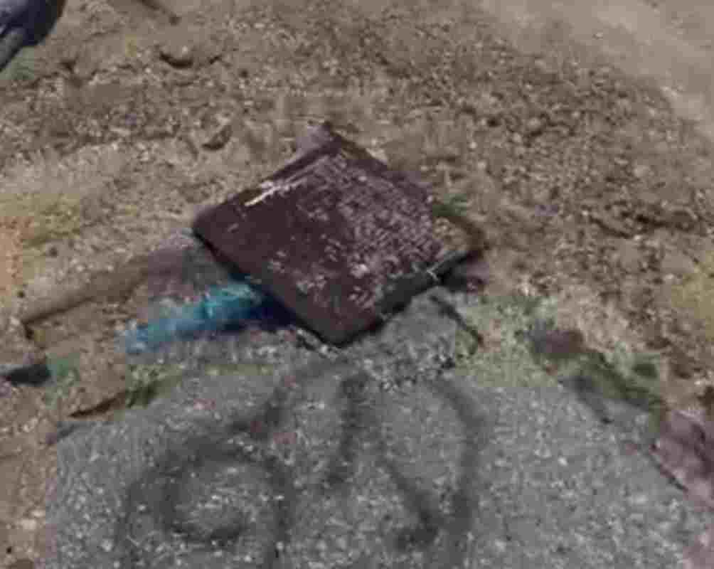 ΔΕΥΑΠ, DEYAP, σπασμένος αγωγός, broken pipeline, πλημμύρα σπιτιού, house flooding, Δασύλλιο Πάτρας, Dasyllio Patras, οδός Αρτέμιδος, Artemis street, ζημιές σε σπίτι, house damages, διαρροή νερού, water leak, ευθύνη ΔΕΥΑΠ, DEYAP responsibility, αποκατάσταση βλάβης, damage repair, εργολάβος ΔΕΥΑΠ, DEYAP contractor, κάτοικοι Πατρών, Patras residents, τοπικά νέα Πάτρας, Patras local news, υδροδοτικό δίκτυο Πάτρας, Patras water supply network, πλημμύρα από αγωγό, flooding from pipeline, καταγγελία κατοίκου, resident complaint, αστυνομική καταγραφή, police report