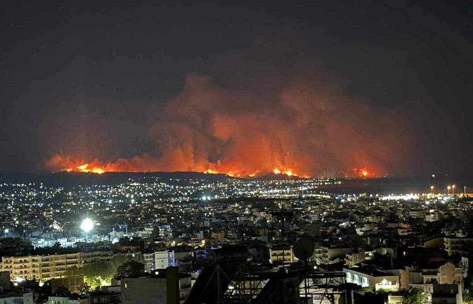 πυρκαγιά, Δυτική Αχαΐα, Πάτρα, Αρόη, καπνός, φωτιά, Στέλιος Αποστολόπουλος, φωτογραφία, αγροτοδασική έκταση, ισχυροί άνεμοι, πυροσβεστική, μέτωπο, κάπνα, επιχειρήσεις κατάσβεσης, ανησυχία κατοίκων