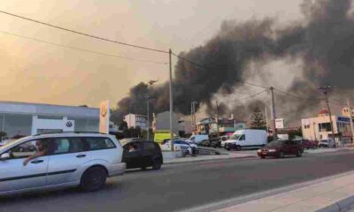 Βούντενη, Αχαΐα, φωτιά, πυρκαγιά, ολονύχτια μάχη, φλόγες, κάτοικοι, περιουσίες, πυροσβεστική, καταστροφή, εκκένωση, καπνός, ισχυροί άνεμοι, εναέρια μέσα, δάκρυα, καλλιέργειες, δάσος, απελπισία, αντίσταση, τιτάνια προσπάθεια